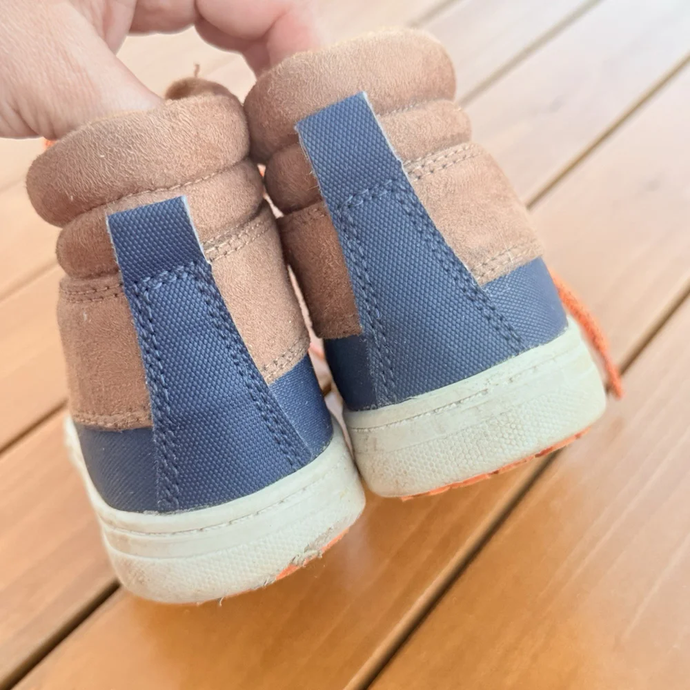 OshKosh B'Gosh Shoes toddler size 9 orange, Navy, Tan
